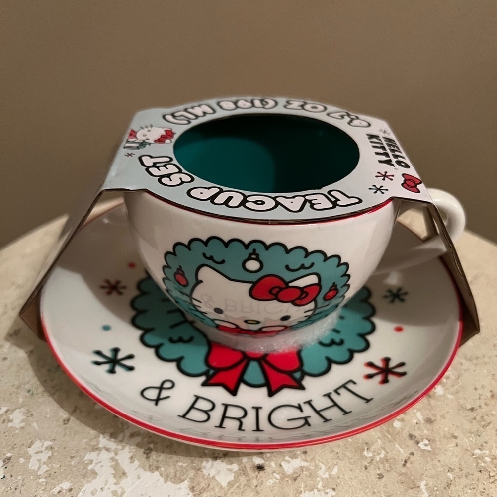 Hello Kitty Christmas Teacup Set
